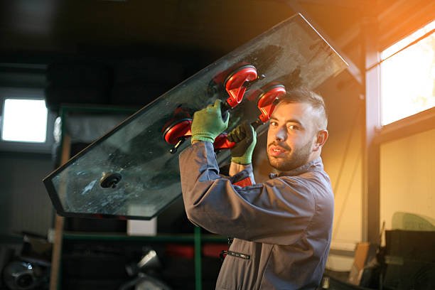 Windshield Repair Winnetka CA Expert Auto Glass Repair Replacement Services with Right Choice Car Glass.